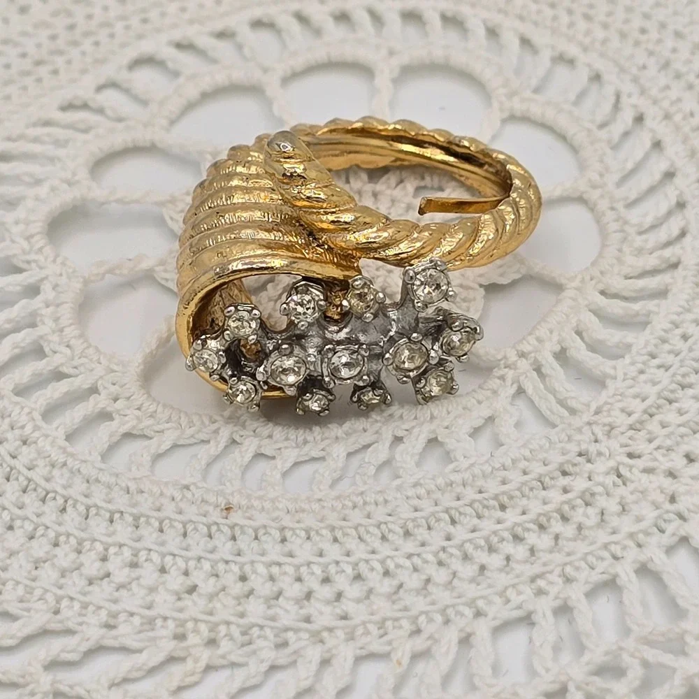 Vintage Cornucopia Rhinestone Ring Horn Of Plenty Goldtone Size 6